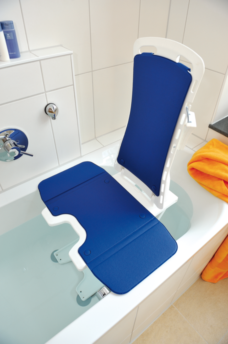 Badewannenlift Bellavita Akkulift Classic - mit Bezug - blau